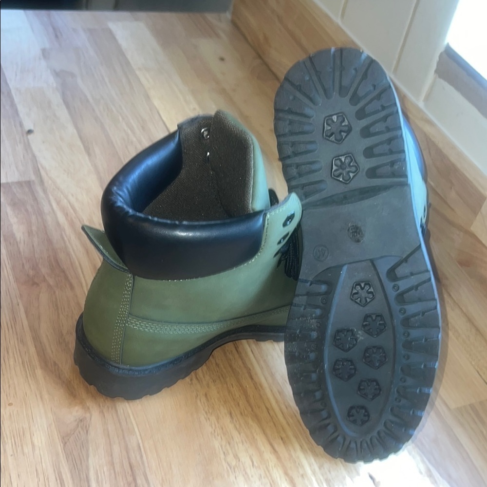 Green Lace-Up Boots - Picture 2 of 6